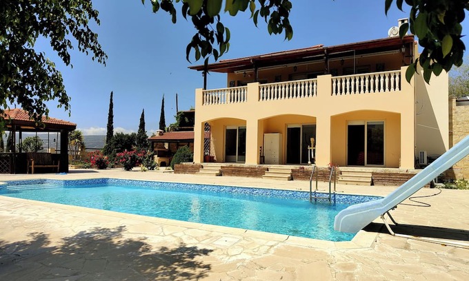Pano Arodhes Villa | Family-sized charming villa with Large pool, BBQ area and table tennis