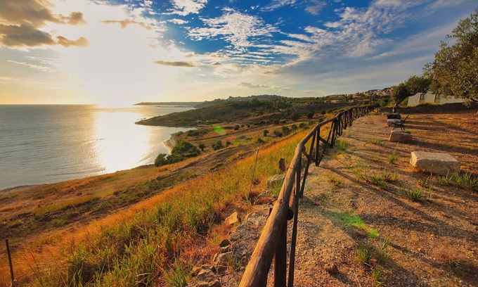 Sciacca Apartment | Bongiovi Houses - App. Yellow - 2 min from the beach, with garden and sea view