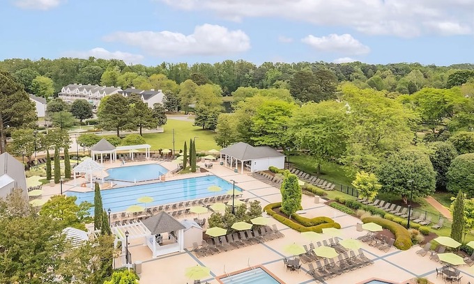 Berkeley Hotel | Comfort and Convenience! Full Kitchen, Pools! Perfect for Groups!