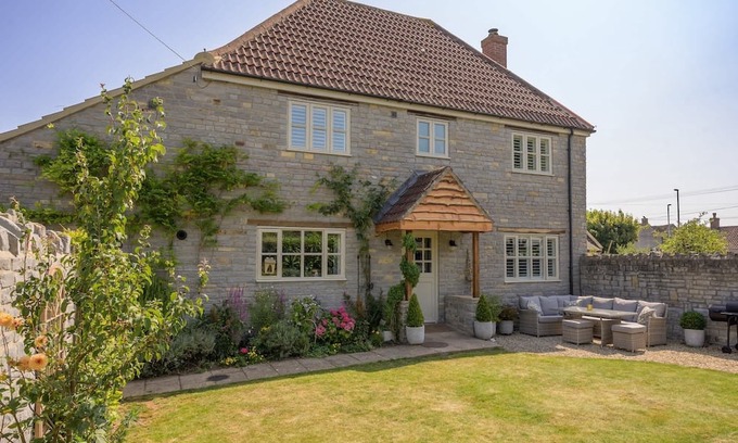 Lydford-on-Fosse House | Beautiful Home & Garden in Somerset Countryside