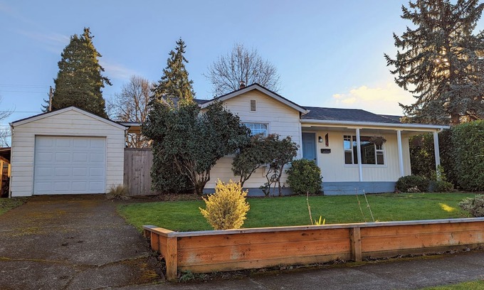 Southeast Eugene House | Charming South Eugene home with huge, enclosed yard!