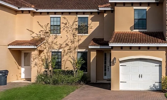 Haines City House | 3-bedroom townhome in tranquil Poinciana with fitness room, AC