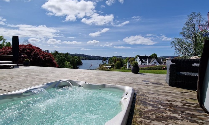 Fana Villa | Luxurious villa at Troldhaugen