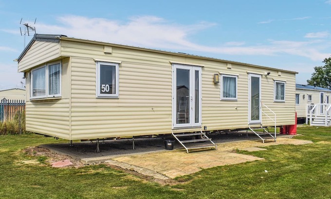 Clacton-on-Sea Cottage | Praise Machine Caravan Experience
