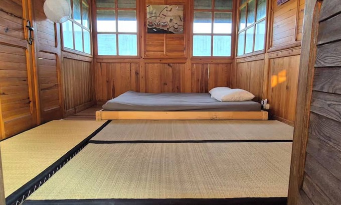 Velvary House | Unique and Private Country House with Sauna, Jacuzzi and Hawaiian Hothouse Spa!
