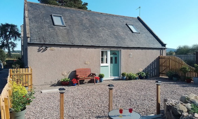 Inverurie Apartment | Cosy apartment in beautiful rural Aberdeenshire, convenient for shire and city.