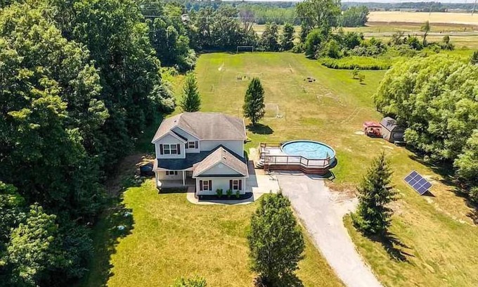 Fort Wayne House | Secluded Luxury Stay with Pond, Pool & Playset