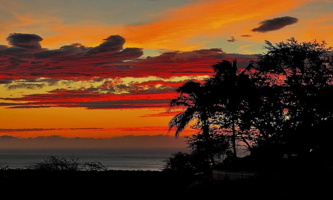 Sunset Ridge House | Waikoloa Luxury 3BR + Ohana Suite w/Ocean Views & Lanai — Hale Akaʻula
