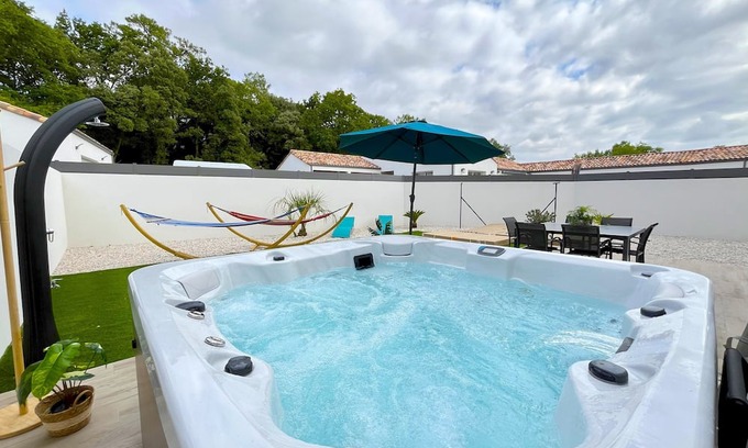 Saint-Hilaire-de-Riez House | Rincon del Mar - House with spa and hammocks, just 8 minutes from the sea