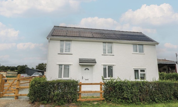 Gwystre Cottage | GLANDWR HOUSE, with a garden in Llandrindod Wells
