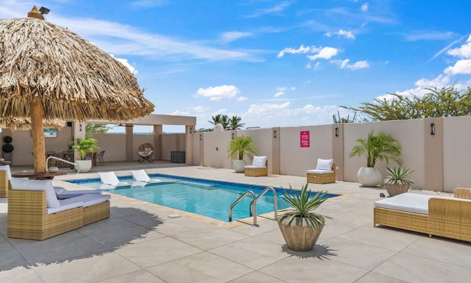 Ponton House | POOL TABLE * PRIVATE POOL * SLEEPS 16