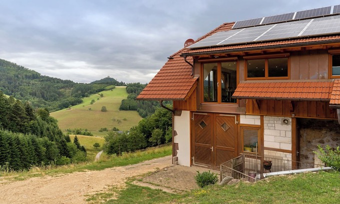 Prinzbach Apartment | Apartment 'Burgblick' with Mountain View and Wi-Fi