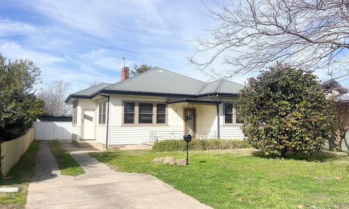 Wagga Wagga House | 14 Rhoda Avenue, Wagga Wagga