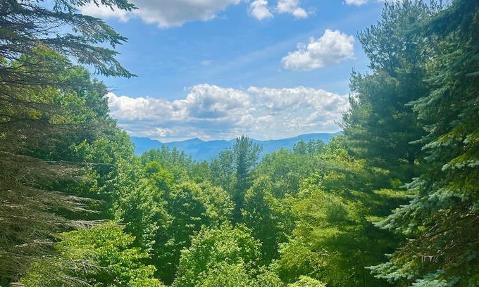 Zionville House | Vivian's View is a majestic mountain paradise!