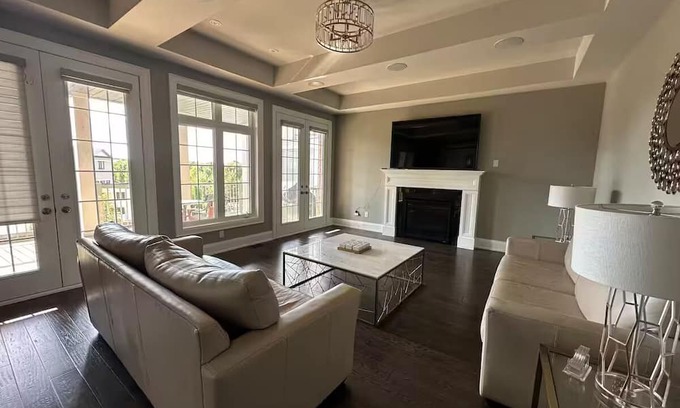 Vaughan House | Kleinburg Luxe Retreat | Chill Views Vibes