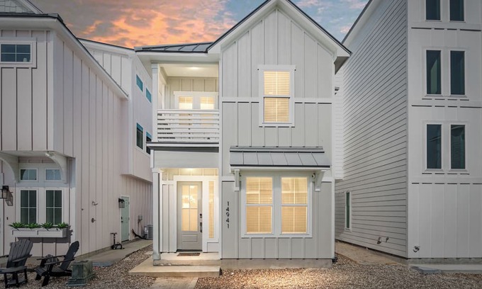 Corpus Christi Cottage | Beach Cottage on North Padre Island~Walk to beach~Canal access~Pool