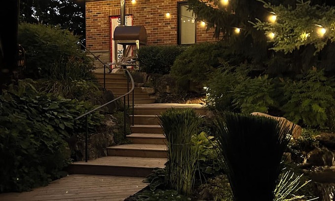 Erin House | Trailway Coach House in Erin Ontario. explore the Elora Cataract Trailway