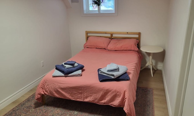 Upper Beaches Apartment | Cosy Apartment in Upper Beaches, Toronto