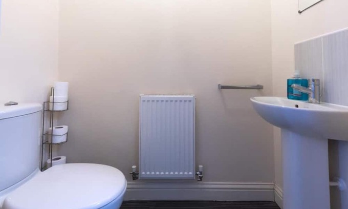 Holbrooks House | Fast Wi-Fi, Parking Available, Special Discount & Contractors in Coventry