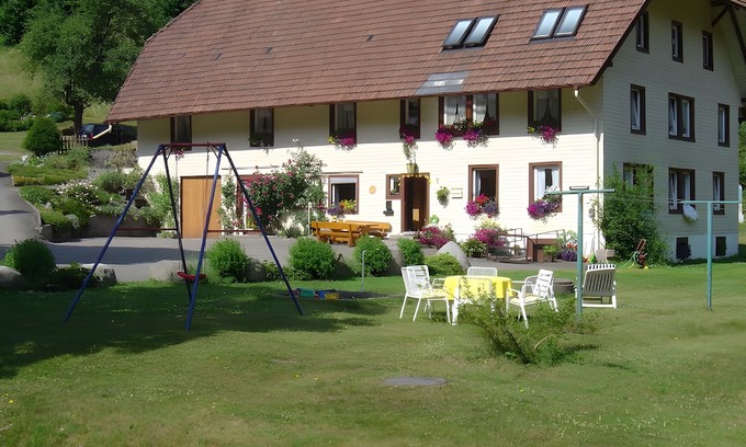 Gremmelsbach Apartment | Holiday Apartment '2, 2 Bedrooms' with Shared Garden and Wi-Fi