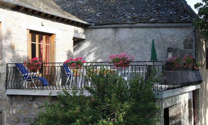 Florentin-la-Capelle House | Stone house "la Terrasse" in peaceful hamlet between AUBRAC and VALLÉE DU LOT