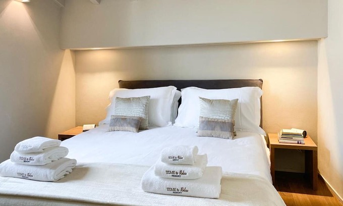 Ponti sul Mincio Apartment | Apartment 'Time To Relax Resort - Gelso' with Shared Pool, Wi-Fi and Air Conditioning