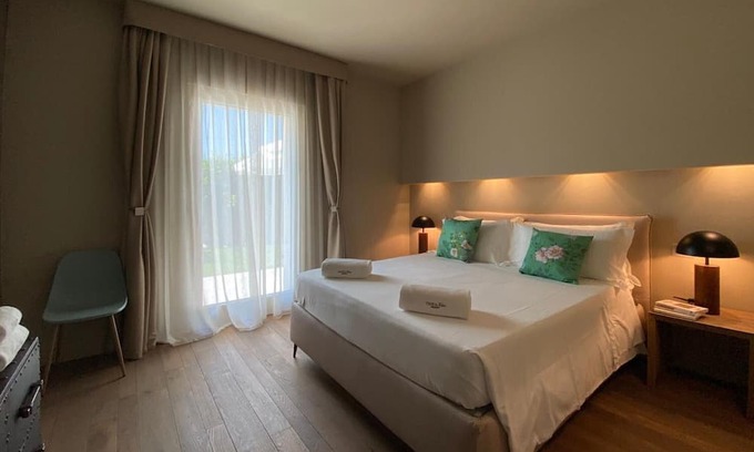 Ponti sul Mincio Apartment | Apartment 'Time To Relax Resort - Melograno' with Shared Pool, Wi-Fi and Air Conditioning
