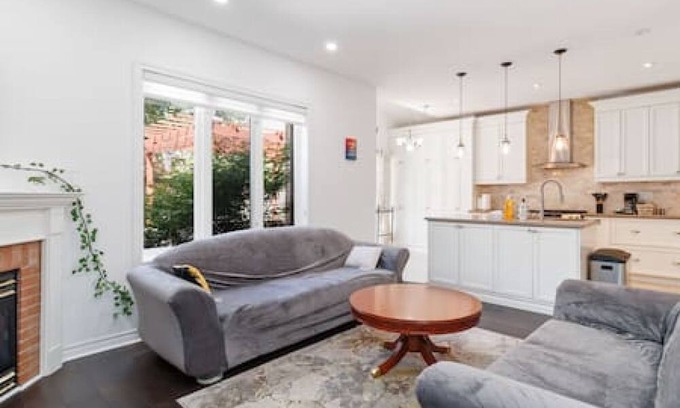 Brampton House | The Brampton Hideaway with Patio