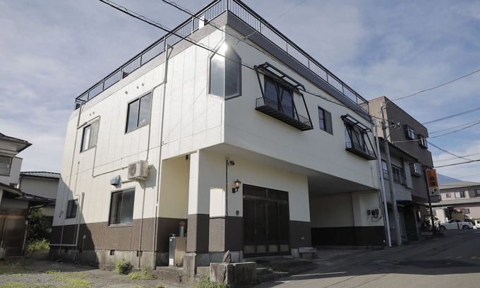 Fujiyoshida House | Infusing Japanese art into the accommodation Spectacular rooftop views Samurai Hotel Mount Fuji/Fujiyoshida Yamanashi