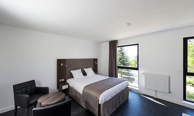 Dijon Hotel | Retreat to Cozy Studio Convenience Beside Urban Campus | 2 Studios