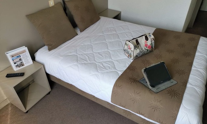 Lourdes Hotel | Relax in Comfort, Pet-Friendly Rooms with Parking and Easy Access to Attractions