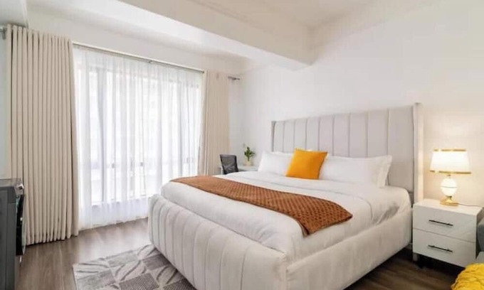 Ngara Apartment | City Views Infinity Pool Netflix Gym & Cafè