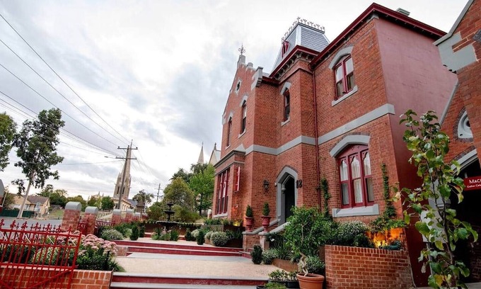 Bendigo House | The Residence of MacKenzie Quarters