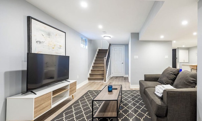 Lakeview House | Cozy 3BR Basement w/2 Baths