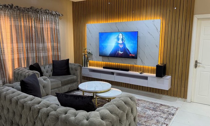 Ibadan House | Luxury 2-bed w 24h light in Kolapo Ishola GRA