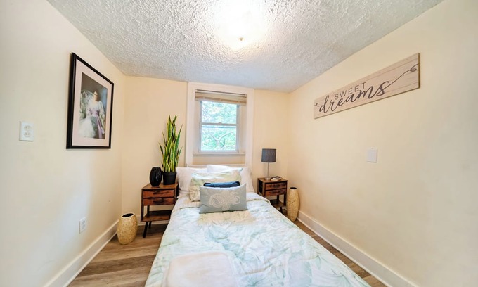 Cuyahoga Falls House | Charming 3-bedroom house in Cuyahoga Falls with AC