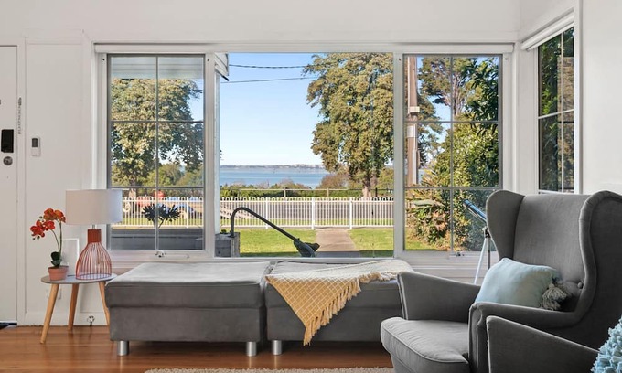 North Shore House | Quiet Geelong Getaway | Bay views