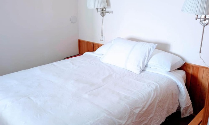 Alert Bay Apartment | The Cedar Suite, Central Apartment, Waterfront, 2 Beds