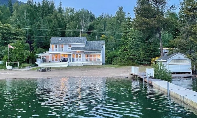 Nelson House | 5 Bedroom Lakefront Home w/Sauna & Office - 40 minutes to Whitewater