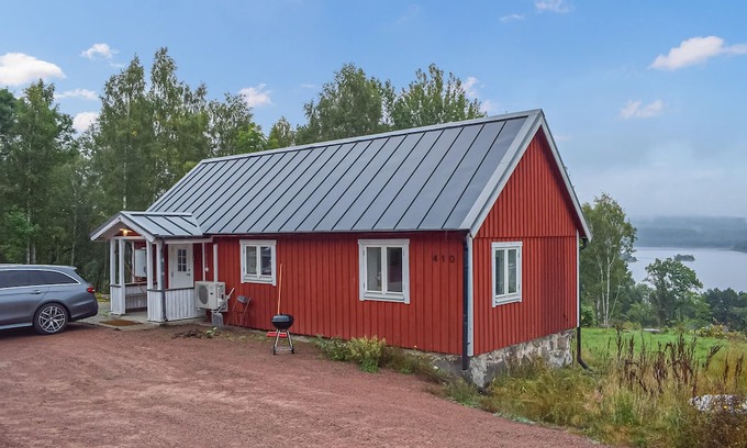 Vanga House | Gorgeous home in Villands with lake view
