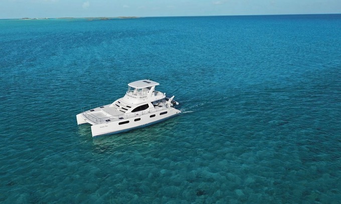 Old Fort Bay Boat Rental | Luxury 47’ Leopard Power Catamaran - Bahamas