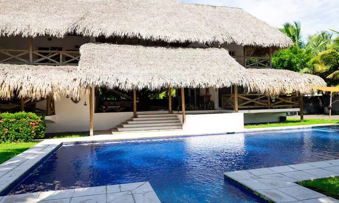 Monterrico Villa | Villa Ensueño, Monterrico
