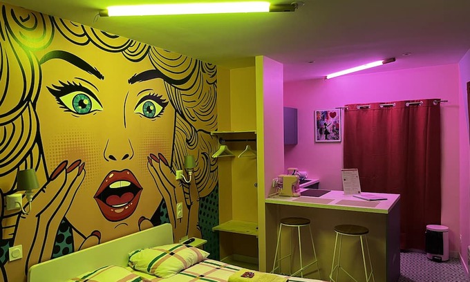 Centre-ville Apartment | Studio POP in the city center, with Balnéo, in a colorful, retro atmosphere!