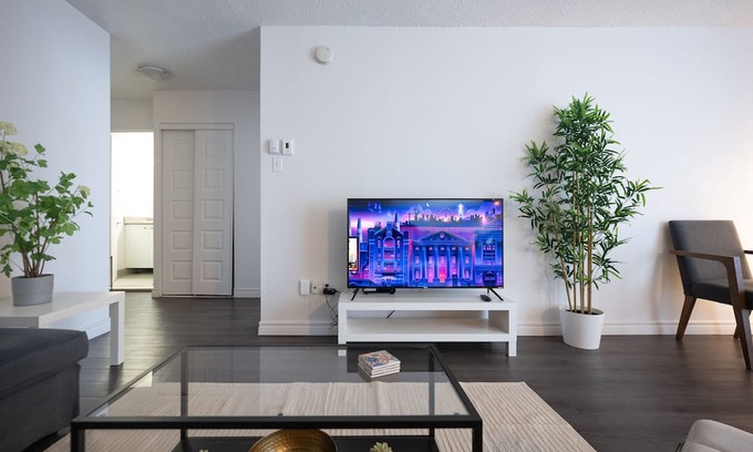 Latin Quarter Apartment | Cozy 1BR Downtown Montreal | Sofa Sleeps 2 | Prime Location
