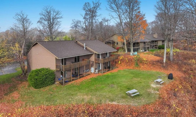 Kewadin House | 🍁 Spacious Hideaway in Torch Lake | Sunrise Views + Golf ➠ 741