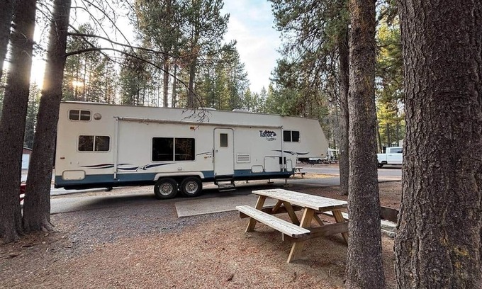 Crescent House | RV Glamping in Crescent Lake!