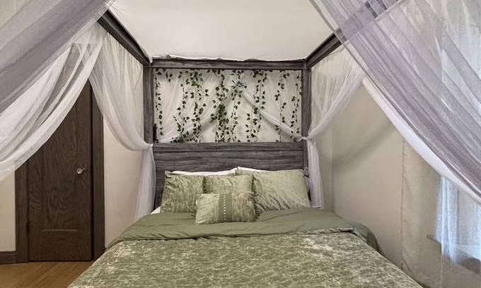 Berwyn House | in Berwyn - 3 bedrooms available