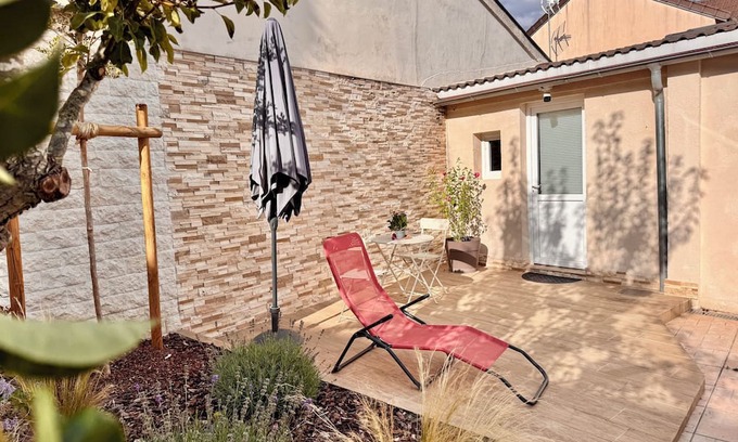 Roissy-en-France Apartment | Lovely self-contained studio in Roissy-en-France/Aeroport CDG with airport terrace