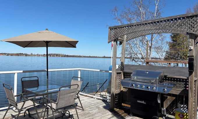 Scugog Cottage | Waterfront Cottage - Fire Pit, Dock, 1Hr from Toronto, Stunning Sunset, Kayak