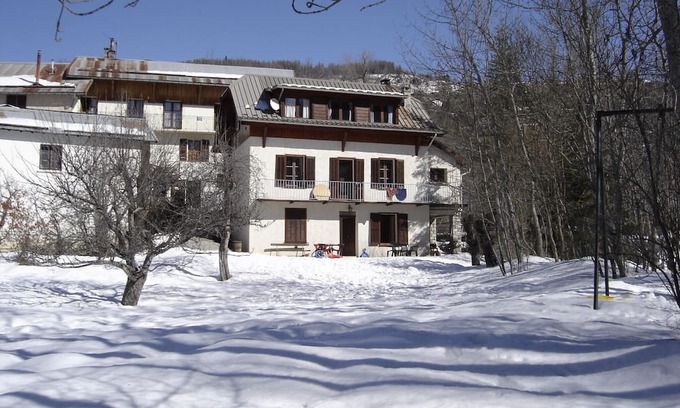 Allos Apartment | Quiet apartment with garden, close to the village